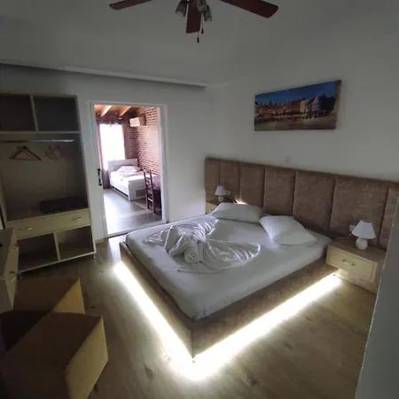 Lazaris Kwstas Himarë