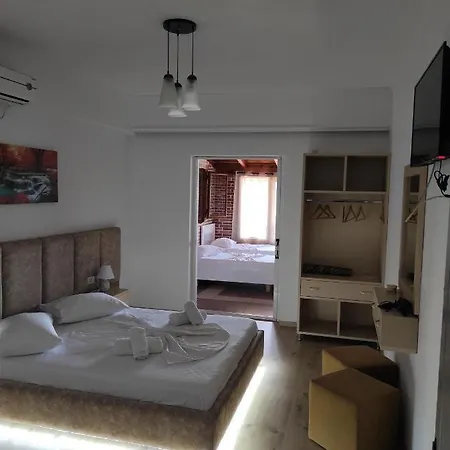 Lazaris Kwstas Apartment Himare